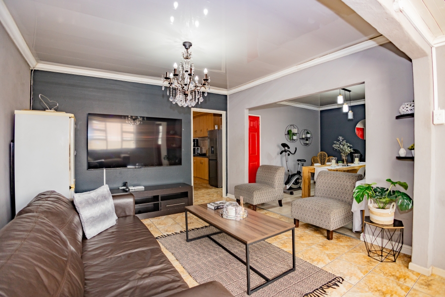 3 Bedroom Property for Sale in Uitsig Western Cape